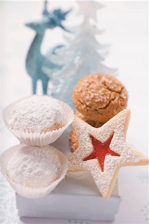 simsearch:659-03524814,k - Assortiments biscuits de Noël Photographie de stock - Premium Libres de Droits, Code: 659-03524815