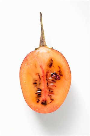 Half a tamarillo (overhead view) Foto de stock - Sin royalties Premium, Código: 659-03524926