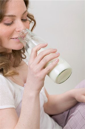 simsearch:659-03523361,k - Woman drinking milk out of bottle Stock Photo - Premium Royalty-Free, Code: 659-03525007