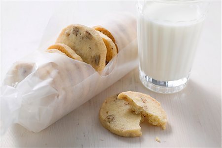 packaged prepared food - Nut biscuits and glass of milk Stock Photo - Premium Royalty-Free, Code: 659-03525040