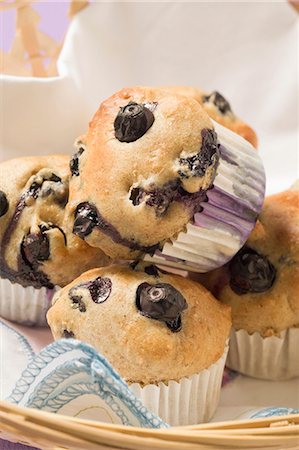 Blueberry muffins in basket Stock Photo - Premium Royalty-Free, Code: 659-03525169