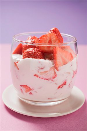 Strawberry quark in glass Stock Photo - Premium Royalty-Free, Code: 659-03525173