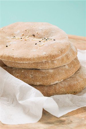 simsearch:659-03530672,k - Flatbread with sesame seeds, stacked Stock Photo - Premium Royalty-Free, Code: 659-03525186