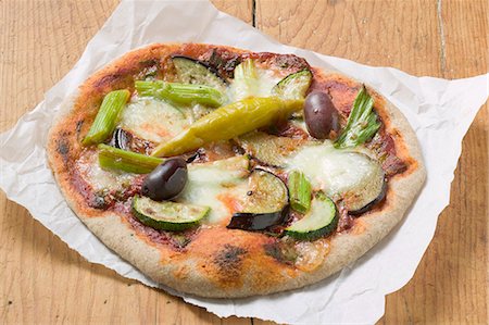 eggplant recipe - Pizza topped with courgette, aubergine, chilli and olives Stock Photo - Premium Royalty-Free, Code: 659-03525201