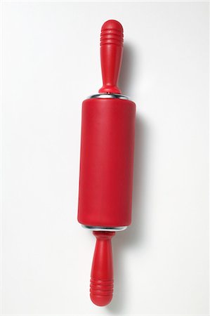 simsearch:659-06494053,k - Red rolling pin Foto de stock - Sin royalties Premium, Código: 659-03525224