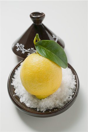 Lemon on sea salt Stock Photo - Premium Royalty-Free, Code: 659-03525293