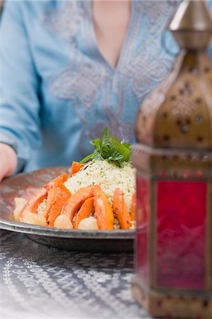 simsearch:659-06495557,k - Woman serving couscous with pumpkin, mint and onions Foto de stock - Sin royalties Premium, Código: 659-03525319