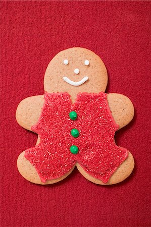 Gingerbread man with red sugar clothing Stock Photo - Premium Royalty-Free, Code: 659-03525351