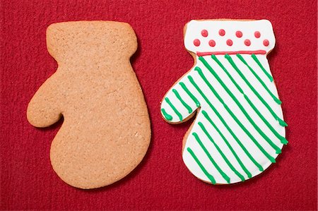 frosted cookies top view - Christmas biscuits with and without icing (mittens) Stock Photo - Premium Royalty-Free, Code: 659-03525362