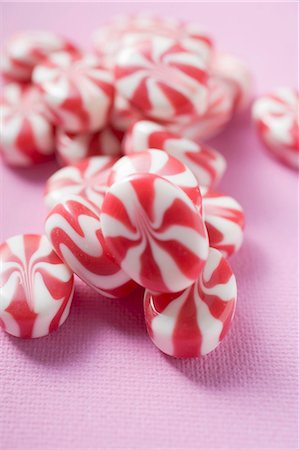 Several peppermints Stock Photo - Premium Royalty-Free, Code: 659-03525373