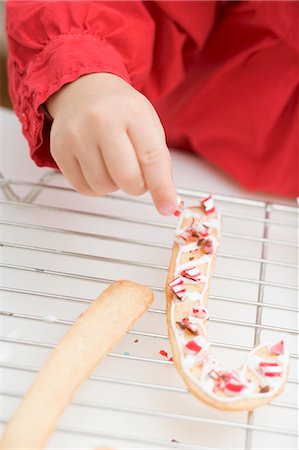 simsearch:659-03532192,k - Small girl decorating Christmas biscuits Stock Photo - Premium Royalty-Free, Code: 659-03525439