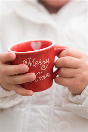simsearch:659-03524301,k - Child holding Christmas cup Fotografie stock - Premium Royalty-Free, Codice: 659-03525455