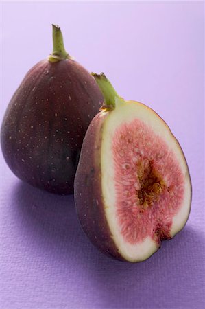 simsearch:659-01853050,k - Whole fig and half a fig Stock Photo - Premium Royalty-Free, Code: 659-03525535