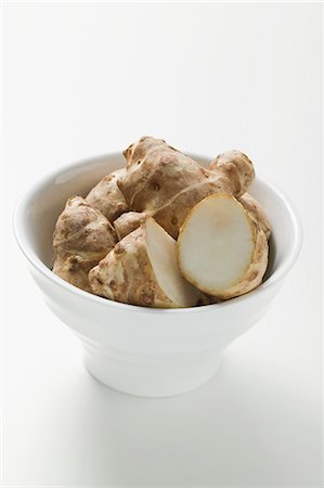 simsearch:659-03531505,k - Fresh ginger roots in bowl Foto de stock - Royalty Free Premium, Número: 659-03525664