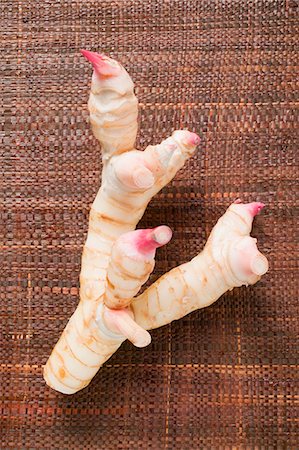 simsearch:659-03525681,k - Fresh galangal on brown fabric background Stock Photo - Premium Royalty-Free, Code: 659-03525673