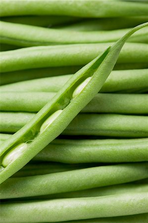 Several green beans (full-frame) Stock Photo - Premium Royalty-Free, Code: 659-03525692