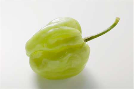 simsearch:659-03525708,k - Grüne Habanero Chili Stockbilder - Premium RF Lizenzfrei, Bildnummer: 659-03525708