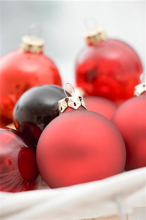 simsearch:659-02214107,k - Assorted Christmas baubles Stock Photo - Premium Royalty-Free, Code: 659-03525745