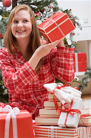 simsearch:659-03533706,k - Woman holding Christmas parcel Stock Photo - Premium Royalty-Free, Code: 659-03525849