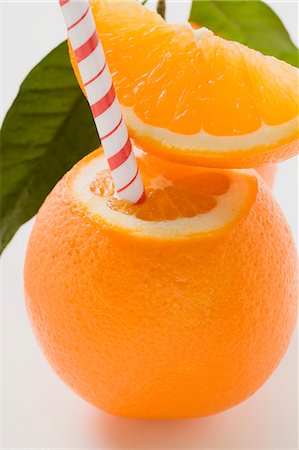 simsearch:659-02213538,k - Orange with straw and wedge of orange Foto de stock - Sin royalties Premium, Código: 659-03525928