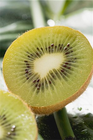 Kiwi fruit, halved Stock Photo - Premium Royalty-Free, Code: 659-03525982