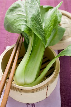 steaming basket - Fresh pak choi in bamboo steamer Stock Photo - Premium Royalty-Free, Code: 659-03526041