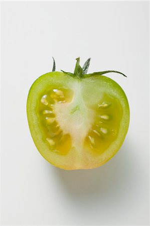 simsearch:659-03534015,k - Half a green tomato (overhead view) Foto de stock - Sin royalties Premium, Código: 659-03526055