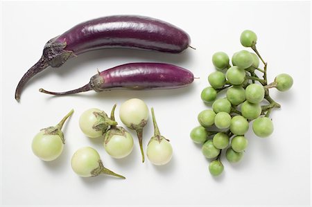 simsearch:659-03534912,k - Various types of aubergines (overhead view) Foto de stock - Royalty Free Premium, Número: 659-03526280