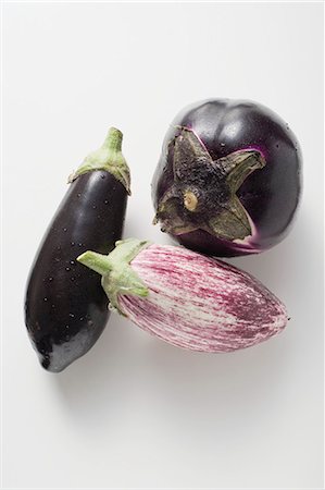 simsearch:659-03525954,k - Trois aubergines différentes Photographie de stock - Premium Libres de Droits, Code: 659-03526292