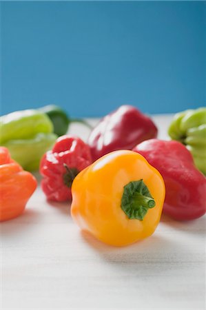 sweet peppers - Piments et poivrons mélangés Photographie de stock - Premium Libres de Droits, Code: 659-03526300