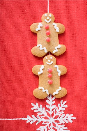 Two gingerbread men Stock Photo - Premium Royalty-Free, Code: 659-03526392