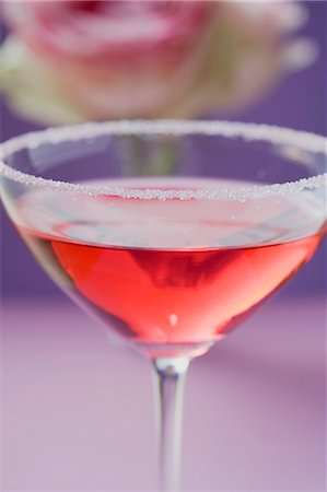 sugared edge - Rose liqueur in glass with sugared rim Stock Photo - Premium Royalty-Free, Code: 659-03526564