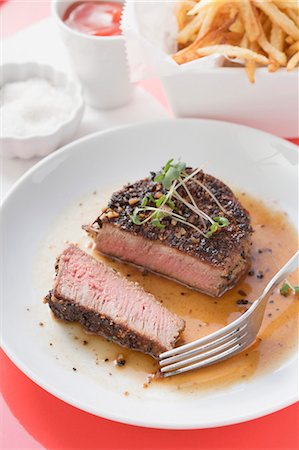 steak spice - Peppered steak with cress, chips, salt and ketchup Stock Photo - Premium Royalty-Free, Code: 659-03526572