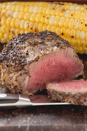 pan fried fillet of beef - Peppered steak with corn on the cob Stock Photo - Premium Royalty-Free, Code: 659-03526601