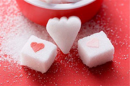 Sugar lumps, heart-shaped and with hearts Stock Photo - Premium Royalty-Free, Code: 659-03526611