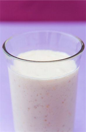 simsearch:659-08905504,k - Apricot smoothie in glass Foto de stock - Sin royalties Premium, Código: 659-03526714