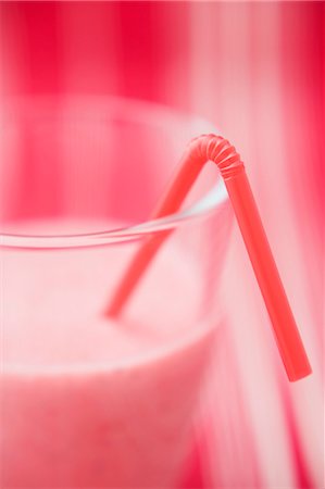 simsearch:659-06493945,k - Strawberry milk in glass with straw (close-up) Stock Photo - Premium Royalty-Free, Code: 659-03526710