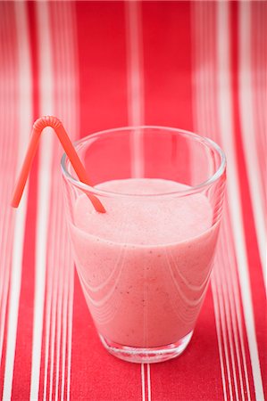 smoothie in cocktail glass - Strawberry milk in glass with straw Stock Photo - Premium Royalty-Free, Code: 659-03526712
