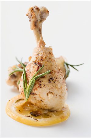 Lemon chicken with rosemary Foto de stock - Sin royalties Premium, Código: 659-03526787