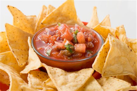 salsa picante - Salsa avec des nachos Photographie de stock - Premium Libres de Droits, Code: 659-03526852