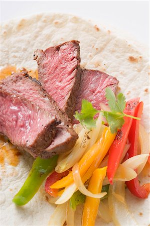 fajita - Tortilla with beef and peppers Foto de stock - Sin royalties Premium, Código: 659-03526869