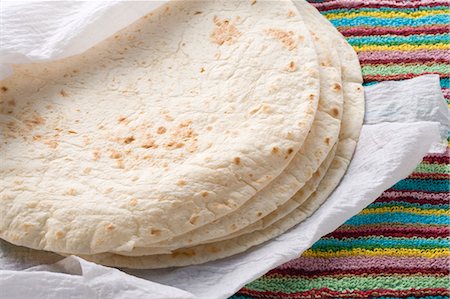 Freshly-baked tortillas on kitchen roll (Mexico) Stock Photo - Premium Royalty-Free, Code: 659-03526863