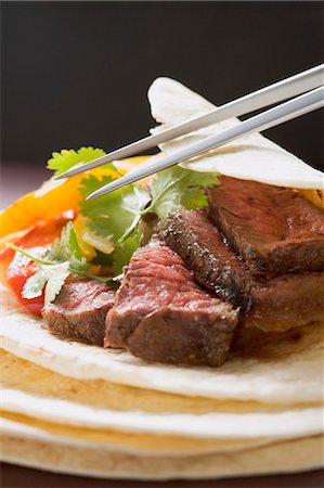 quesadilla - Tortilla with beef and pepper, folded over Foto de stock - Sin royalties Premium, Código: 659-03526871