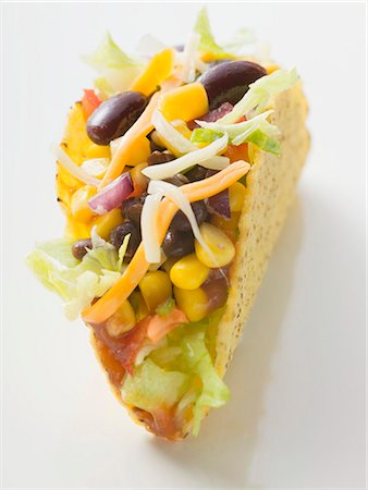 simsearch:659-08148165,k - Taco filled with beans and sweetcorn Foto de stock - Sin royalties Premium, Código: 659-03526908