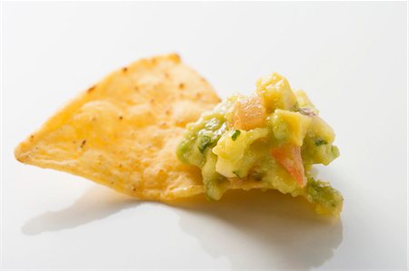 Guacamole on nacho (close-up) Foto de stock - Sin royalties Premium, Código: 659-03526902