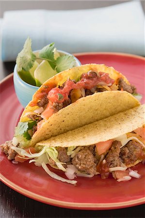 simsearch:659-03526846,k - Mince tacos, lime wedges in small bowl (Mexico) Stock Photo - Premium Royalty-Free, Code: 659-03526912