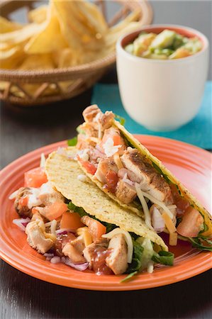 Chicken tacos, dip and nachos (Mexico) Stock Photo - Premium Royalty-Free, Code: 659-03526913