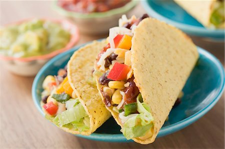 Vegetable tacos, dips in background (Mexico) Stock Photo - Premium Royalty-Free, Code: 659-03526920