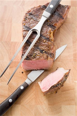 steak knife - Steak de bœuf grillé, couper un morceau Photographie de stock - Premium Libres de Droits, Code: 659-03526971