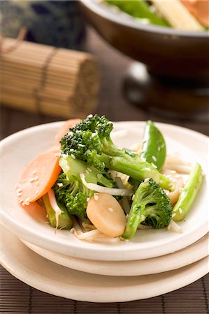 simsearch:659-03527071,k - Plate of vegetables with sesame seeds (Asia) Stock Photo - Premium Royalty-Free, Code: 659-03527067